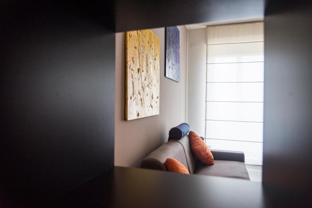 High Rise Studio Flat Near Metro Stop ミラノ エクステリア 写真